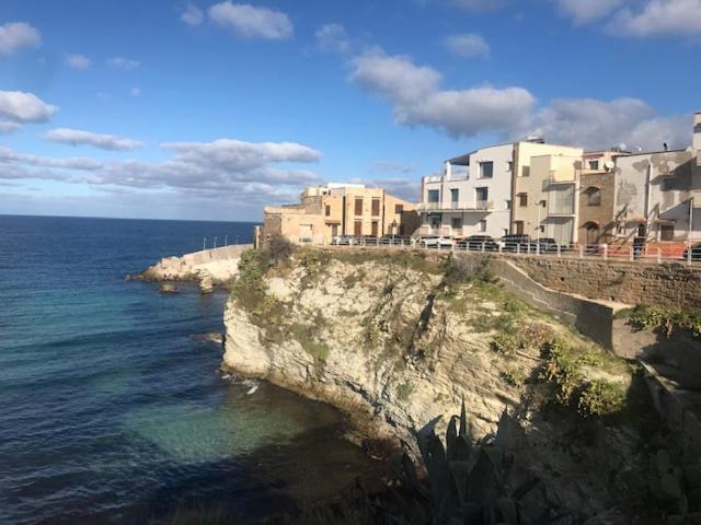 By The Sea Bed & Breakfast Terrasini Bagian luar foto